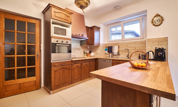 Brezins Casa | Vacation Home "Chez Emile" with Mountain View, Private Terrace & Wi-Fi