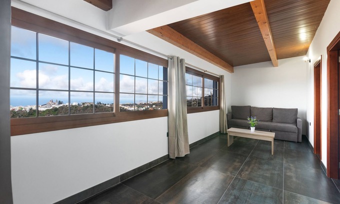 Santa Maria de Guia de Gran Canaria Casa | Casa de vacaciones 'El Mirador 2' con vistas al mar, Wi-Fi y aire acondicionado
