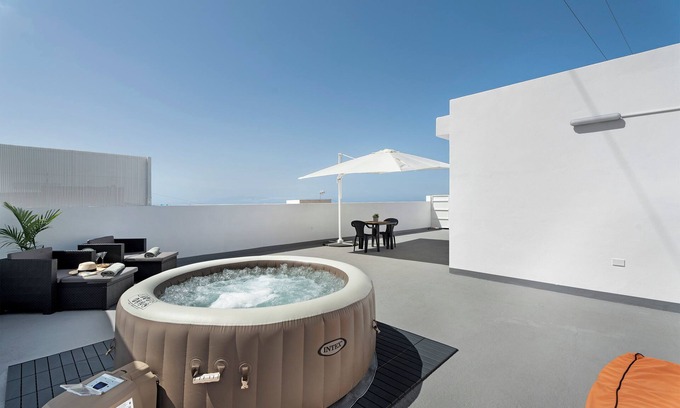 Adeje Casa | Casa de vacaciones 'El Rinconcito De Niña' con vistas al mar, terraza privada y Wi-Fi