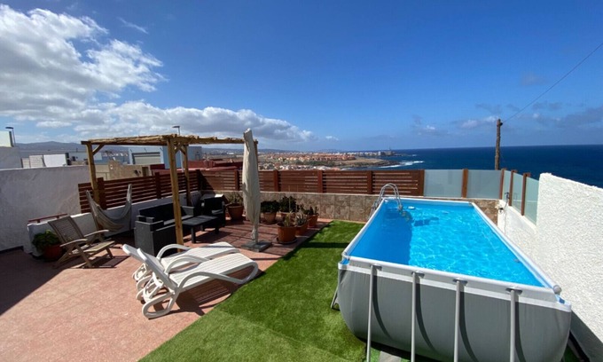 Telde Casa | Casa Vacacional 'Olas De Plata' con Vista al Mar, Piscina Privada y Wi-Fi