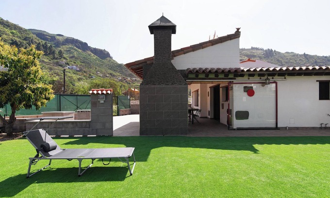 Las Lagunetas Casa | Casa de vacaciones 'Villa Alma' con vistas a la montaña, terraza privada y jardín privado