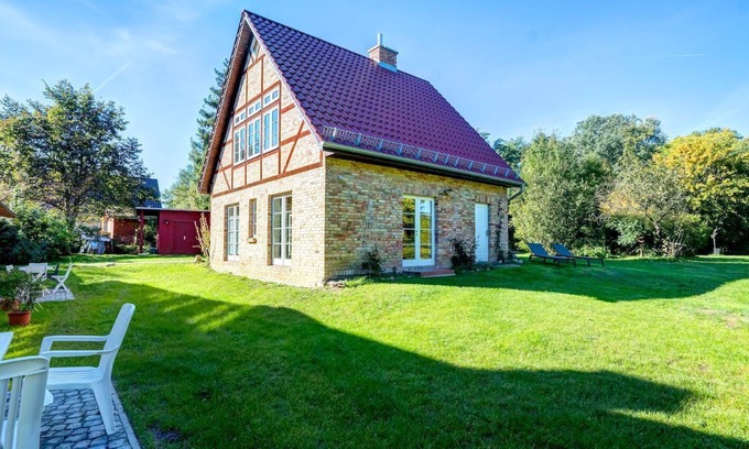 Lassan Apartamento | Vacation home for up to 6 people; fireplace, large kitchen, garden - Katen am Schwanenteich