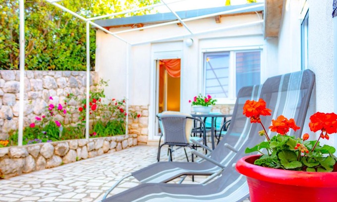 Novi Vinodolski Apartamento | Vacation Home Grill & Chill with 350m2 garden with BBQ