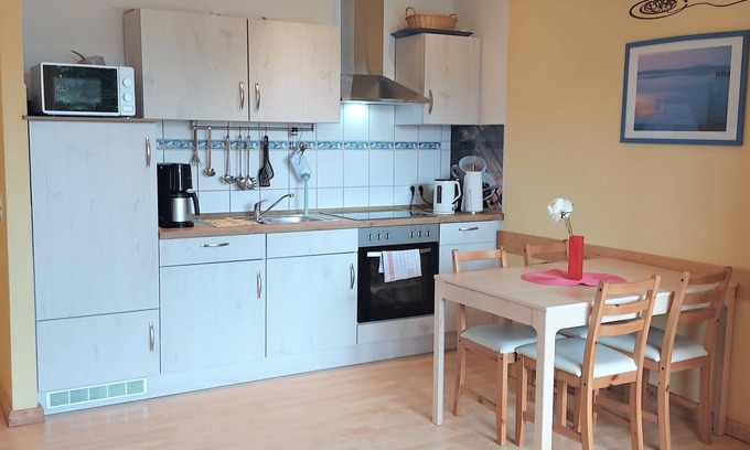 Eckwarden Apartamento | Vacation home Herter, WiFi, gr. Garden, play equipment, lounger / play area, barbecue, animals