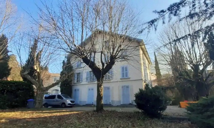 Voreppe Casa | Vacation Home "Immense Ancien Relais 19ème" with Private Garden & Wi-Fi