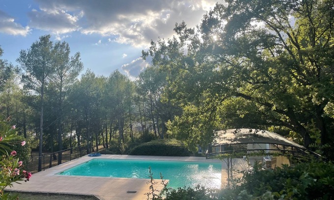 Gareoult Chalet De Esquí | Vacation home in Garéoult, a picturesque village in the south of France