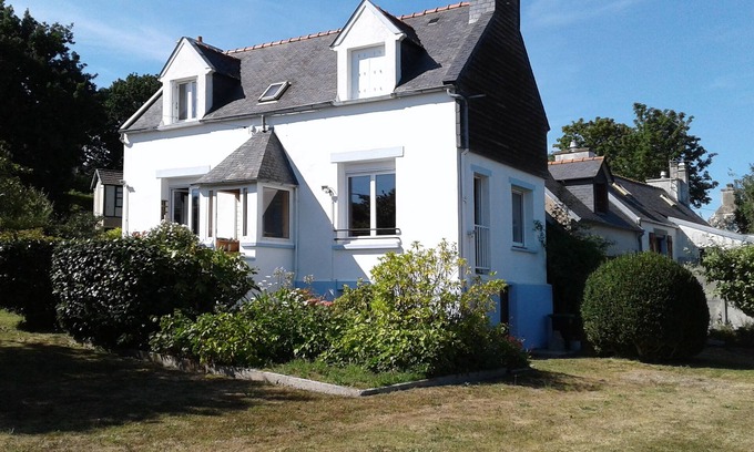 Roscanvel Casa | Vacation home in Roscanvel. Pets welcome!