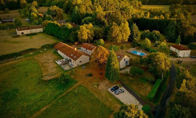 Pensol Casa | Vacation home in the campaign. For children a playground and heated pool