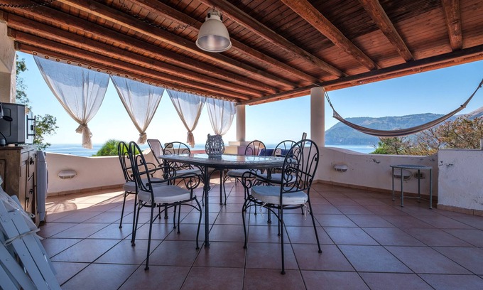 Vulcanello Casa | Casa de vacaciones "Jerà C18 Bis Vista Mare" con vistas al mar, terrazas privadas y Wi-Fi