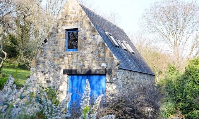Crozon Casa | Vacation home Kertoupin Crozon / Roscanvel - large garden, near beach and sea