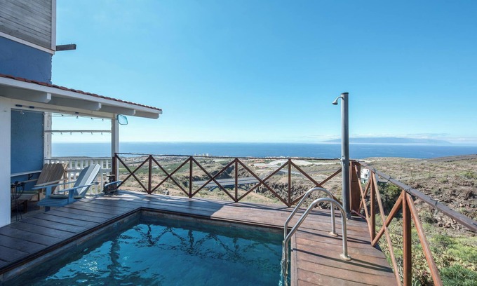 Armenime Casa | Casa de vacaciones "La Casita" con vistas al mar y a la montaña, jardín compartido y WiFi