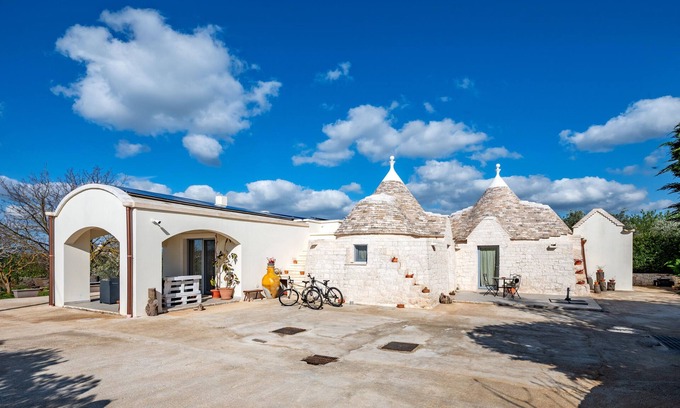Martina Franca Casa | Casa de vacaciones "La Valle dei Trulli" con jardín privado, bañera de hidromasaje y Wi-Fi