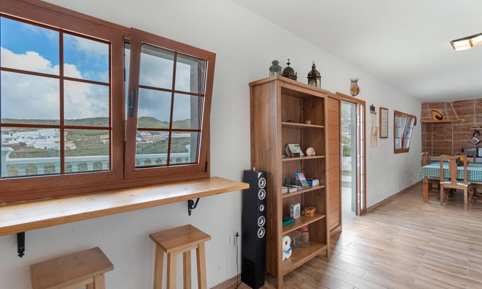 Artenara Casa | Casa de vacaciones 'La Umbría' con vistas a la montaña, terraza privada y Wi-Fi