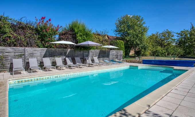 Sainte-Mondane Casa | Casa de vacaciones "Le Bonheur Dans Notre Pré 25 Person" con balcón y piscina privada