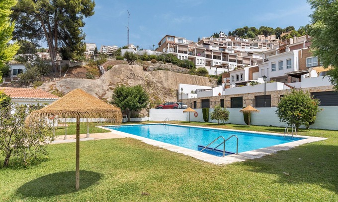 Velilla-Taramay Casa | "Los Pinos Mar y Montaña" con vistas a la montaña, piscina, Wi-Fi, jardín y terraza