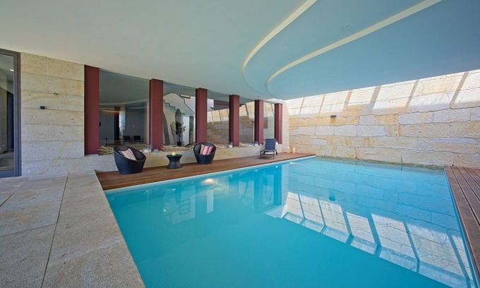 Carreco Casa | Vacation home with indoor pool and sea view!