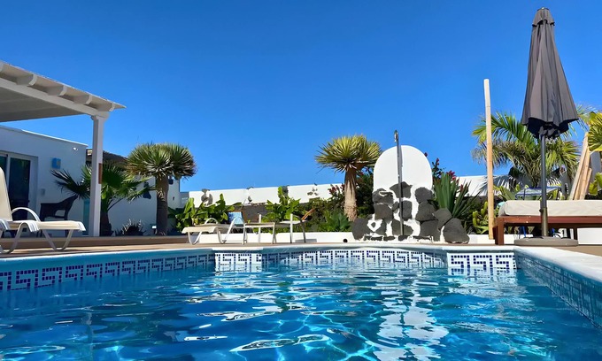 Playa Blanca Casa | Casa Vacacional 'Queen Papagayo Vetusta' con Piscina Privada, Wi-Fi y Aire Acondicionado