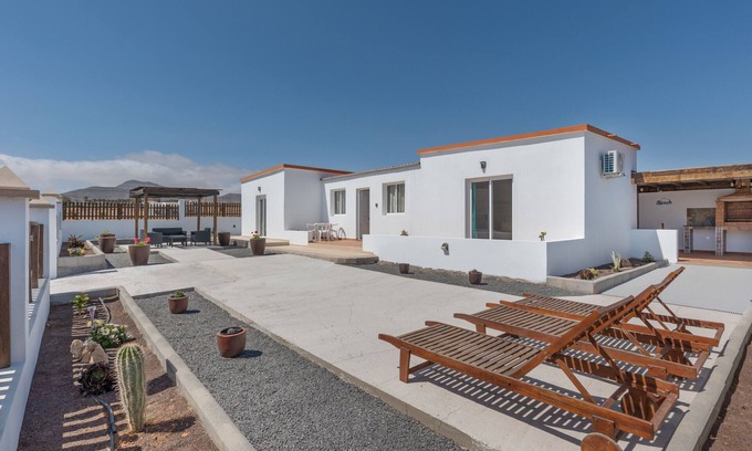 Tuineje Casa | Casa de vacaciones 'Rincón Del Olivar' con vistas al mar, Wi-Fi y aire acondicionado