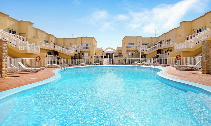 Caleta de Fuste Casa | Casa de vacaciones "Sol y Mar Caleta de Fuste" con piscina compartida, jardín y Wi-Fi