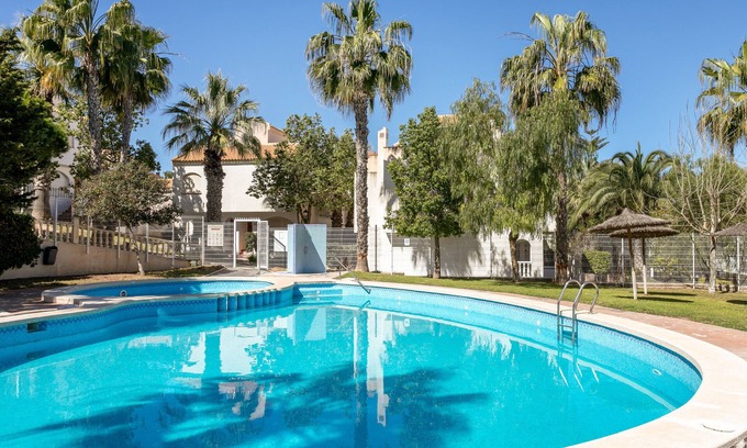 Los Arenales del Sol Casa | Casa de vacaciones "Sol Gran Alacan"' cerca de la playa con piscina compartida y Wi-Fi