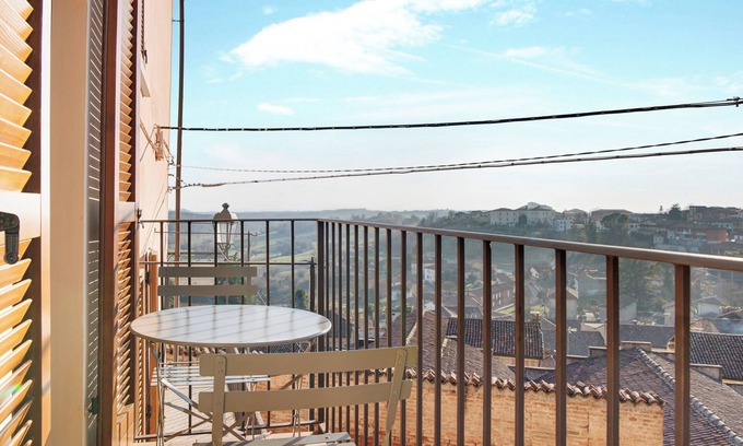 Montemagno Casa | Casa de vacaciones "Vicolo 10" con balcón privado y Wi-Fi