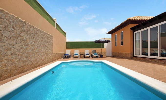Corralejo Villa | Casa de vacaciones 'Villa Contenta' con piscina y Wi-Fi