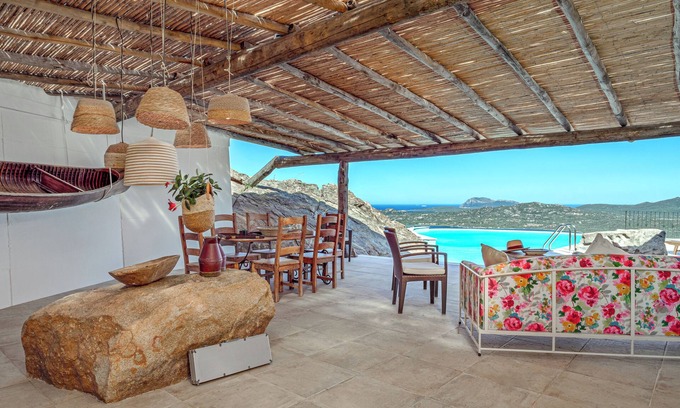 Olbia Casa | Casa de vacaciones "Villa Maryna" con vistas al mar, terraza privada, piscina y Wi-Fi