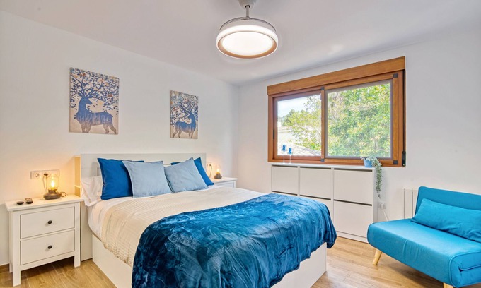 Macastre Casa | Casa de vacaciones "Violeta Grande" con vistas a la montaña, piscina privada y Wi-Fi