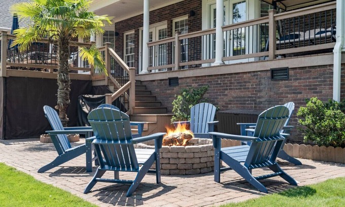 Westport Apartamento | Vacation Home w/Private Dock, Hot Tub, Pets OK