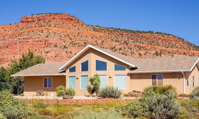 Kanab Casa | Vacation Home in Kanab UT with red rock views! Centrally located to Zion and Bry