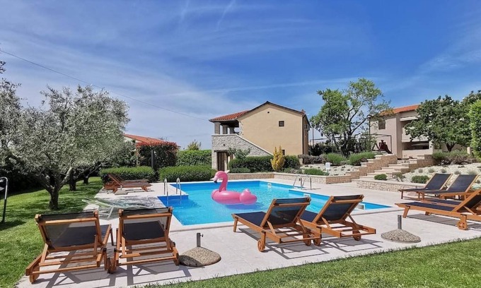 Bale Casa | Vacation home with pool in medieval village Bale
