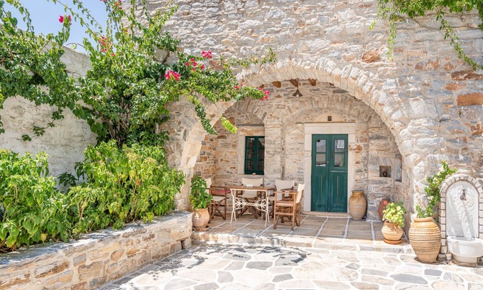 Filoti Casa | Casa de vacaciones "Zeus House" con vistas a la montaña, 2 terrazas privadas y Wi-Fi