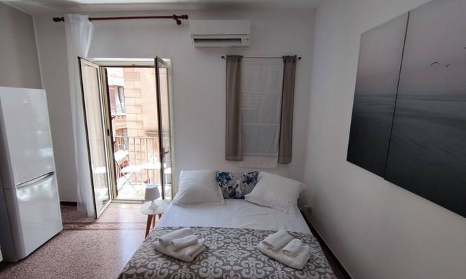 Old Town Apartamento | Vacation House U Passiu in the historic center of Cefalu