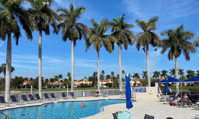 Isla del Sol Condominio | VACATION IN PARADISE! 5min to StPete Beach, Pool, Updated & Very Clean 1st Floor