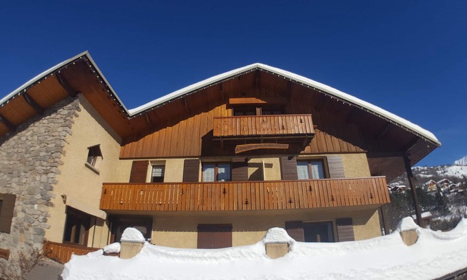 La Salle-les-Alpes Apartamento | Alquiler temporal en Serre Chevalier 1400 en un chalet - centro de la localidad