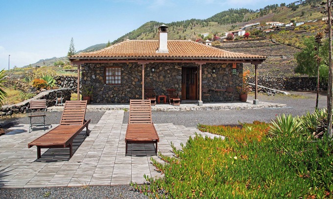 Los Quemados Casa | Alquiler de vacaciones Casa Rural Los Llanos Negros con vistas al mar, jardín y Wi-Fi