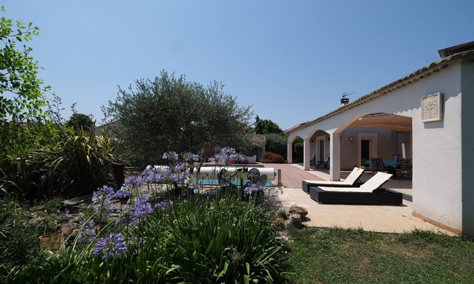 Le Thor Chalet De Esquí | Magnífica villa de alquiler de planta baja, situada AUTOR, 500 del centro del pueblo