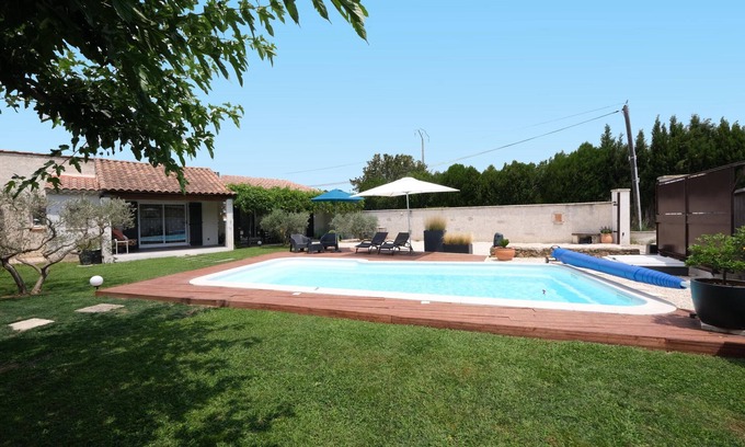 Mouries Chalet De Esquí | Casa rural muy agradable con piscina en Mouriès, cerca de los alquileres de Provenza, Alpilles