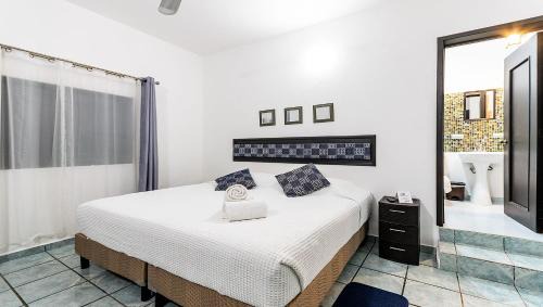 Colonia Adolfo Lopez Mateos Apartamento | Vacation Rental - Upper Floor Room at Casa Cocoa
