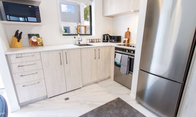 Upper Riccarton Casa | Vacation Riccarton 2 Bed 2 Bath w/Carpark