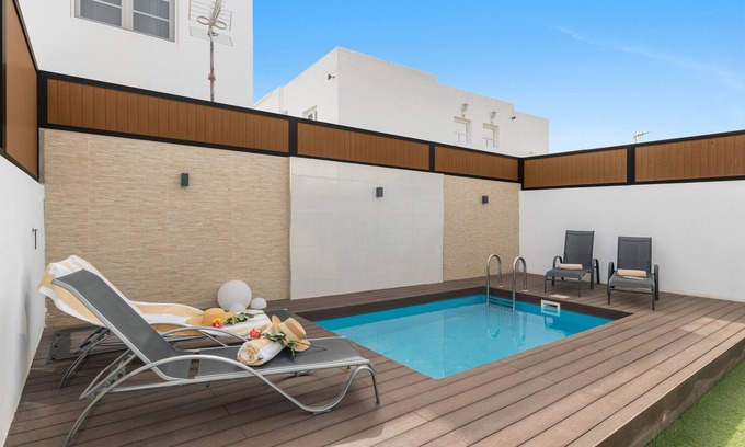 Playa Honda Villa | Villa de vacaciones 'Berkana De Lujo Con Piscina' con piscina privada, Wi-Fi y aire acondicionado