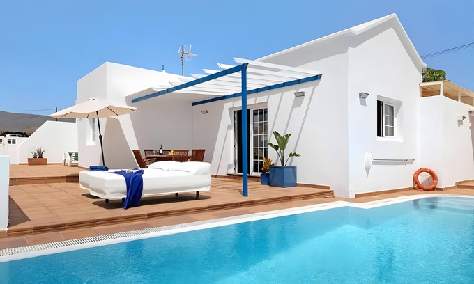 Arrieta Villa | Villa Vacacional 'Turqué' con Vista al Mar, Piscina Privada y Wi-Fi