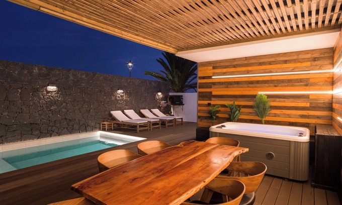 Playa Blanca Villa | Villa de vacaciones 'Victoria - Marina Rubicon' con vistas al mar, Wi-Fi y aire acondicionado