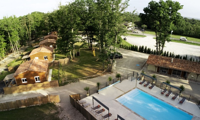 Thenon Chalet De Esquí | Vacation village in Périgord Noir, our chalets are ready to welcome you.