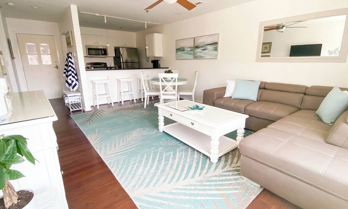 Northeast Virginia Beach Condominio | Vacationing is easy in this newly refreshed beach condo!