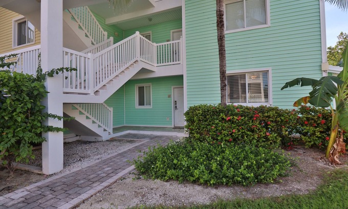 Alice Town Condominio | Vacay All Day...Ocean View Condo