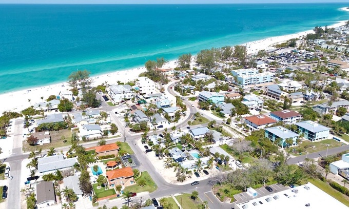 Holmes Beach Villa | Villa #2 Shrimp of The Anna Maria Resort & Spa