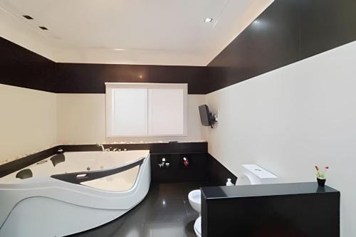 Comuna 11 Casa | Vaer House: Experiencia con Jacuzzi y Quincho
