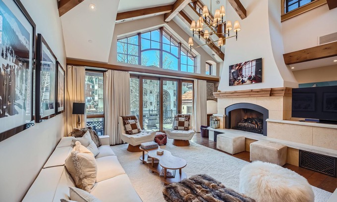 Vail Casa | Vail Row-House 303 Gore Creek Dr #7, Vail Village - Next to Bridge St & Gorsuch. Ski-in/Ski-out.
