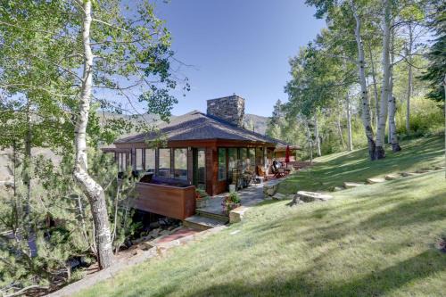 Eagle-Vail Casa | Vail Treehouse and Hot Tub, Sauna and Mtn Views